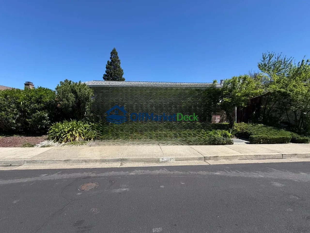 Off-market house in Danville, California — 2 beds, 2 baths, $1,119,900 — photo 2 of 8