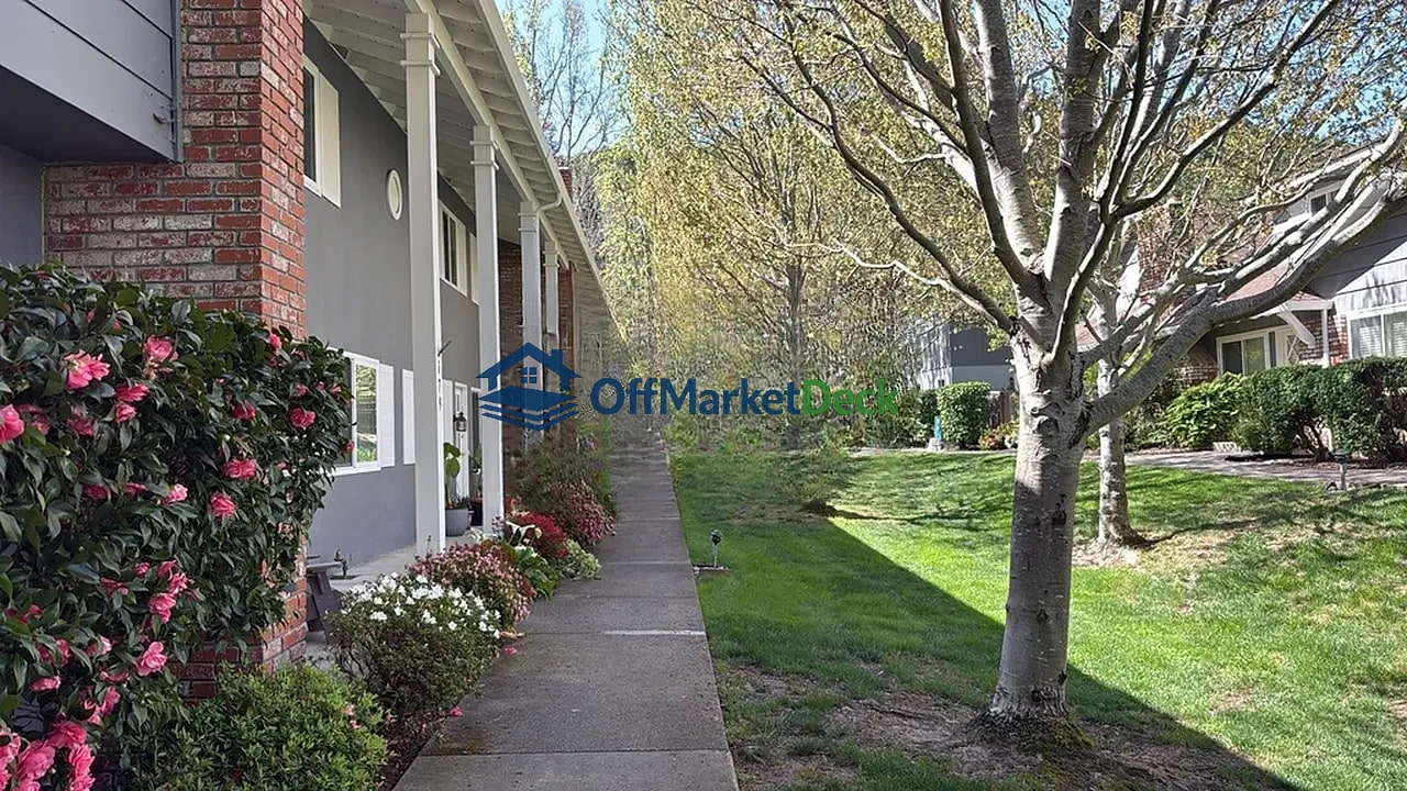 Off-market townhome in Moraga, California — 3 beds, 3 baths, $767,900 — photo 7 of 8