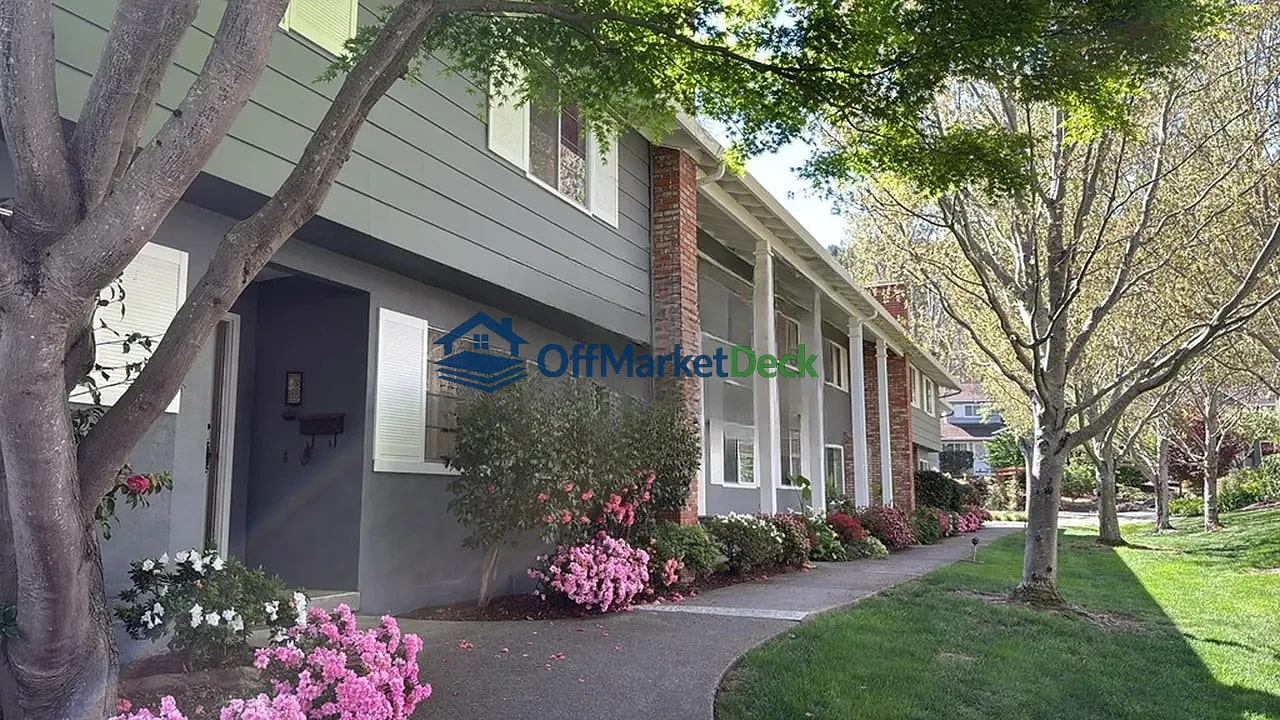 Off-market townhome in Moraga, California — 3 beds, 3 baths, $767,900 — photo 2 of 8