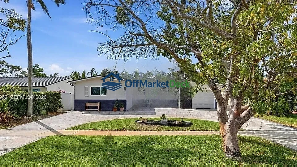 Off-market house in Pembroke Park, Florida — 4 beds, 2 baths, $714,900 — photo 2 of 3