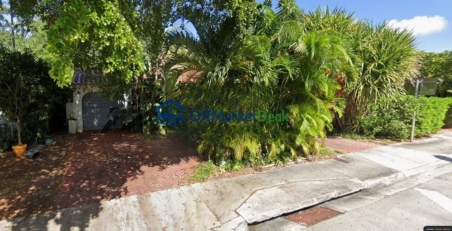 Off-market house in Miami, Florida — 2 beds, 1 bath, $604,900 — photo 3 of 3