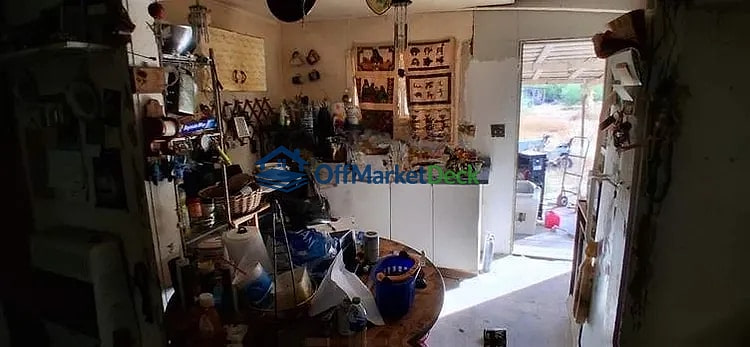 Off-market house in Winkelman, Arizona — 3 beds, 1.5 baths, $12,500 — photo 5 of 8