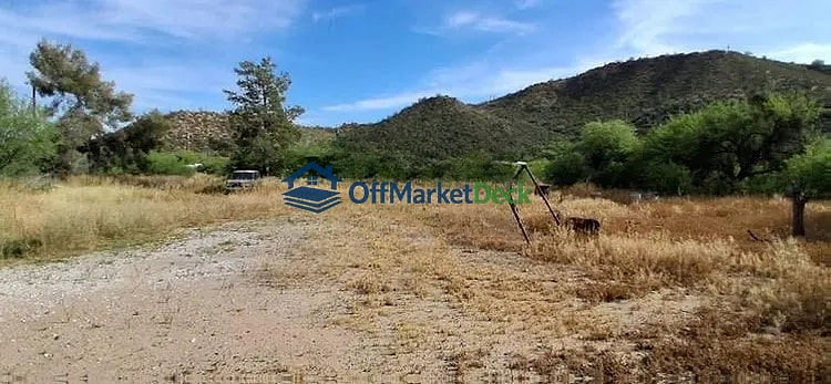 Off-market house in Winkelman, Arizona — 3 beds, 1.5 baths, $12,500 — photo 2 of 8