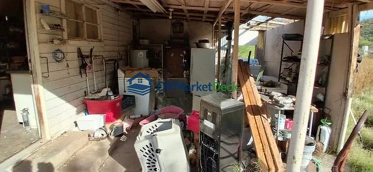 Off-market house in Winkelman, Arizona — 3 beds, 1.5 baths, $12,500 — photo 7 of 8