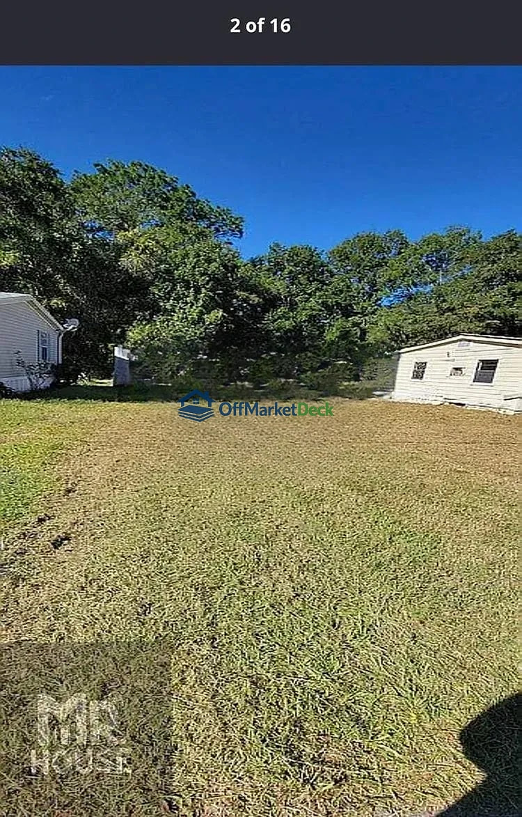 Off-market house in Lecanto, Florida — 4 beds, 2 baths, $55,000 — photo 2 of 8