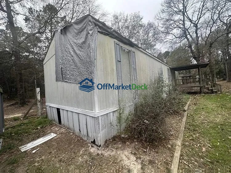 Off-market house in Cleveland, Texas — 2 beds, 2 baths, $99,000 — photo 4 of 8