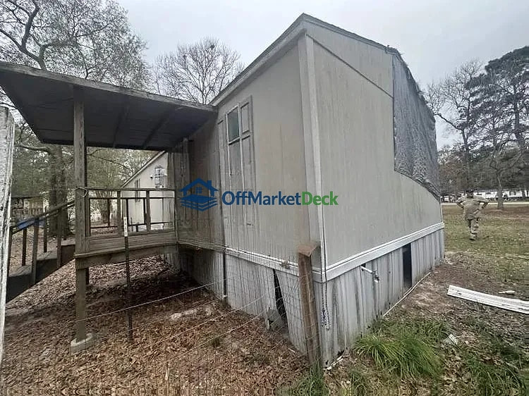 Off-market house in Cleveland, Texas — 2 beds, 2 baths, $99,000 — photo 5 of 8