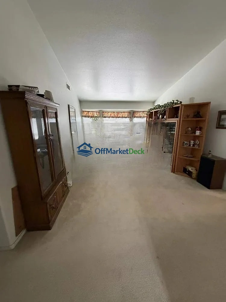 Off-market house in Mesa, Arizona — 3 beds, 2 baths, $439,990 — photo 2 of 8
