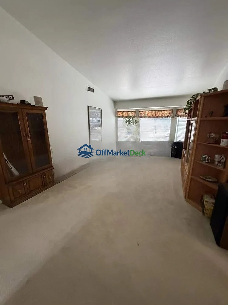 Off-market house in Mesa, Arizona — 3 beds, 2 baths, $439,990 — photo 3 of 8