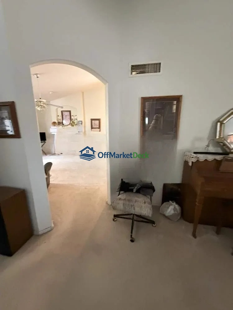 Off-market house in Mesa, Arizona — 3 beds, 2 baths, $439,990 — photo 6 of 8