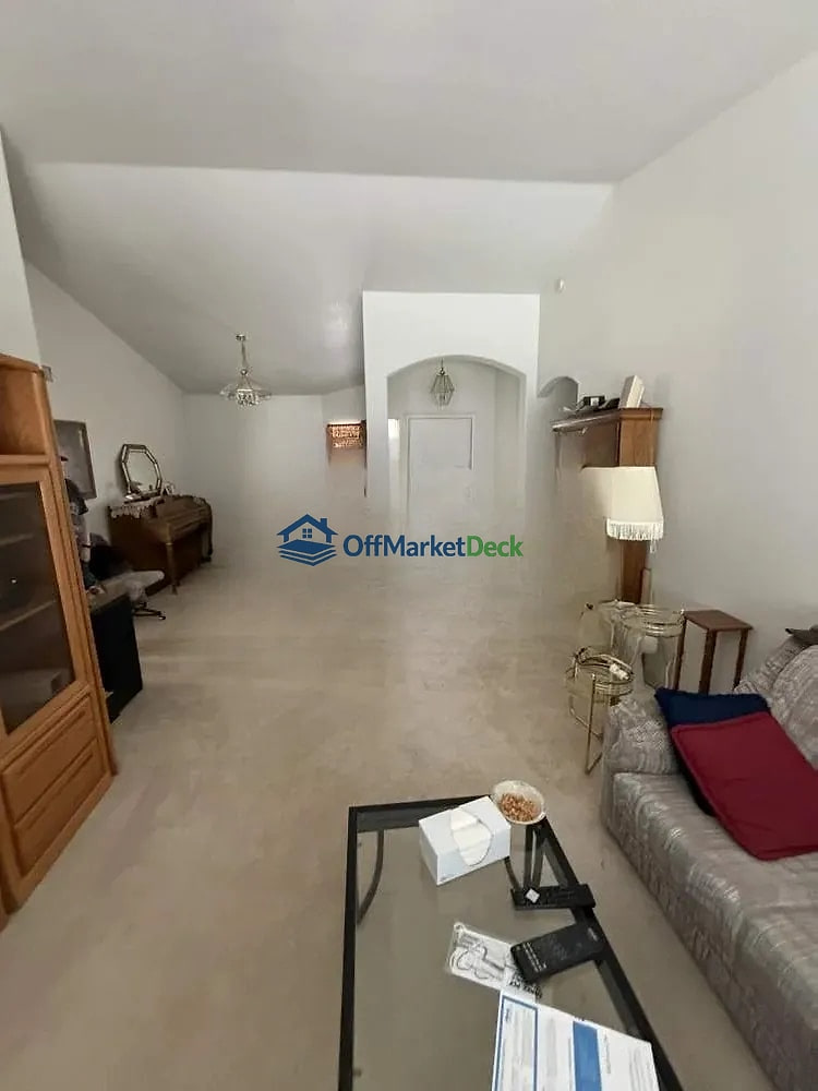 Off-market house in Mesa, Arizona — 3 beds, 2 baths, $439,990 — photo 4 of 8