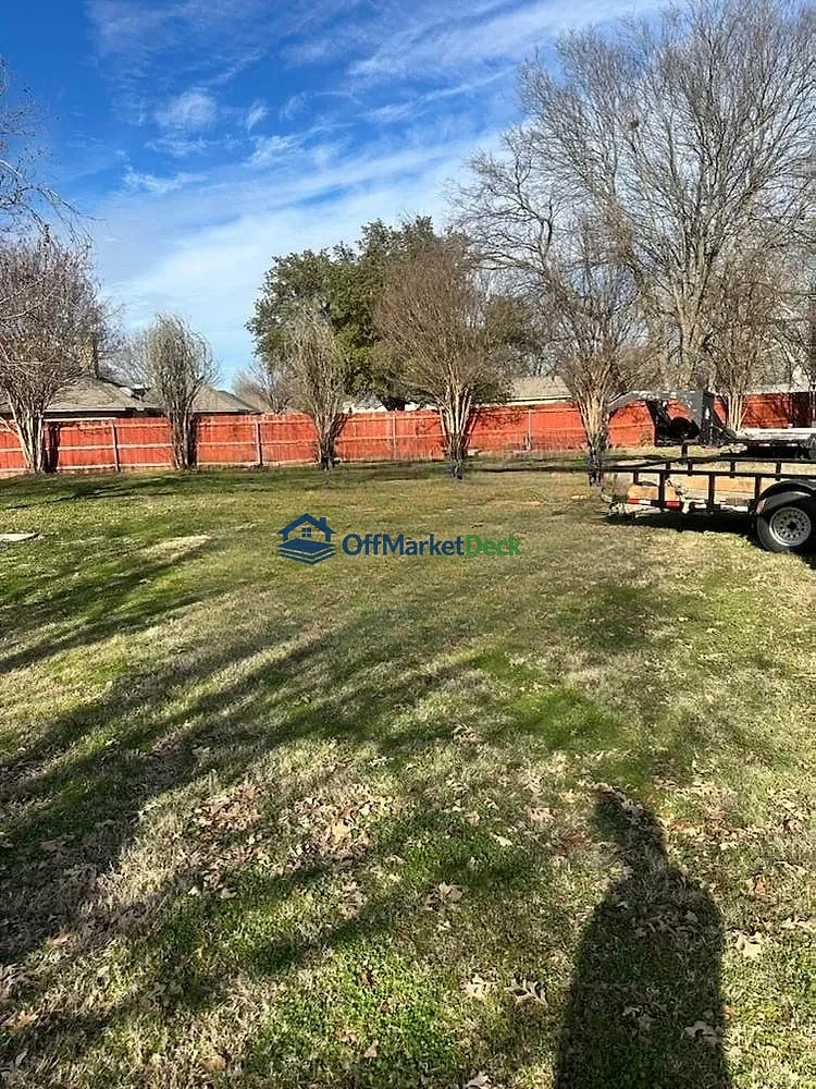 Off-market house in Red Oak, Texas — 3 beds, 2 baths, $255,000 — photo 2 of 8