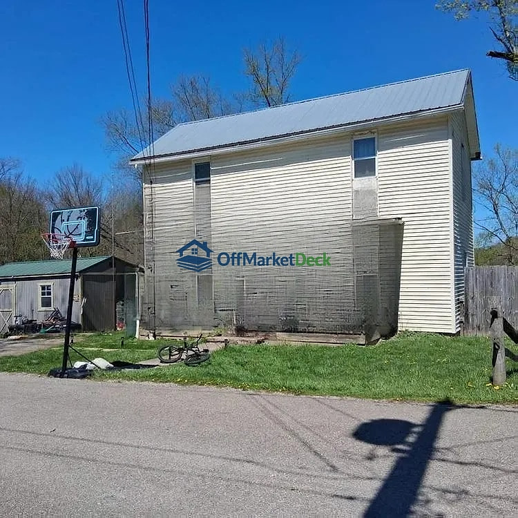 Off-market house in Perry County, Ohio — 2 beds, 1 bath, $53,200 - Blurred background Image