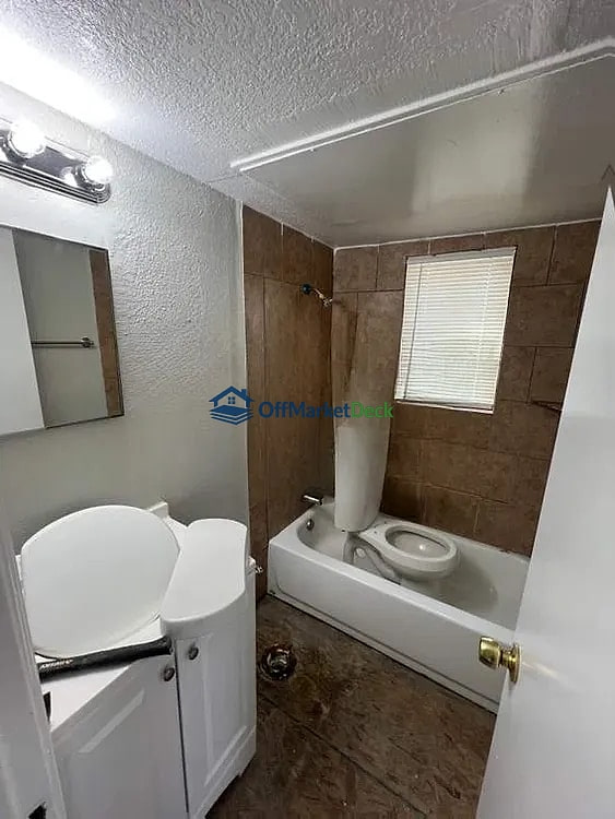 Off-market house in Dallas, Texas — 10 beds, 5 baths, $525,000 — photo 3 of 8