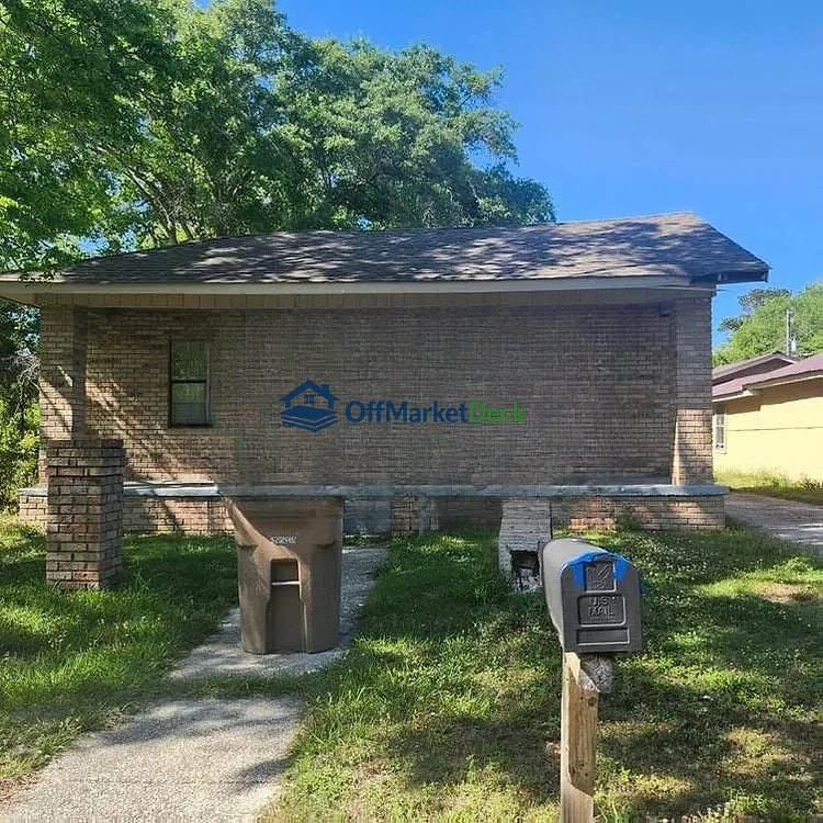 Off-market house in Mobile, Alabama — 3 beds, 2 baths, $65,000 - Blurred background Image