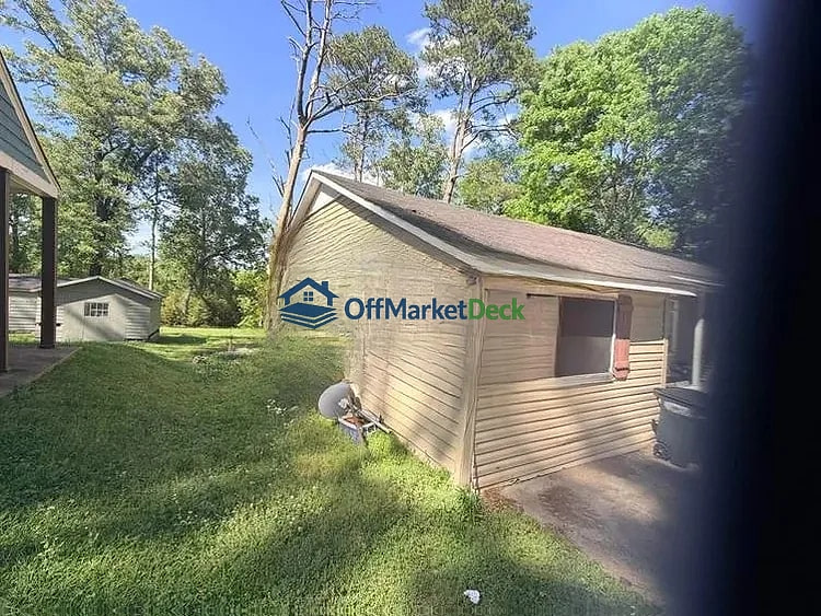 Off-market house in Jackson, Mississippi — 3 beds, 1 bath, $28,000 — photo 5 of 8
