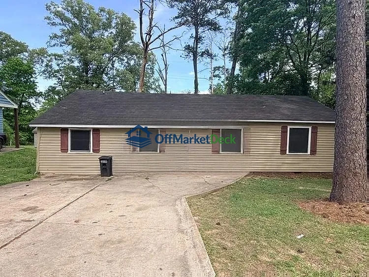 Off-market house in Jackson, Mississippi — 3 beds, 1 bath, $28,000 — photo 2 of 8