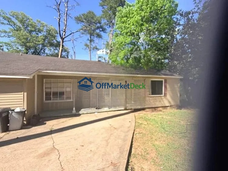 Off-market house in Jackson, Mississippi — 3 beds, 1 bath, $28,000 — photo 4 of 8