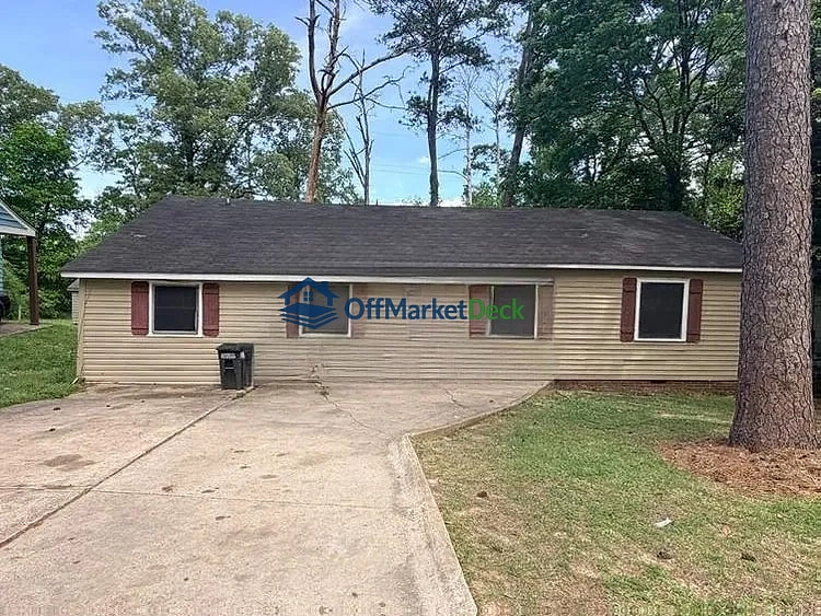 Off-market house in Jackson, Mississippi — 3 beds, 1 bath, $28,000 - Blurred background Image