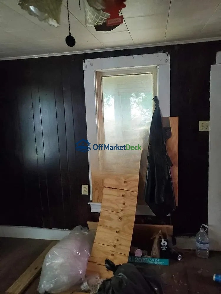 Off-market house in Cameron, Texas — 3 beds, 1 bath, $40,000 — photo 3 of 8