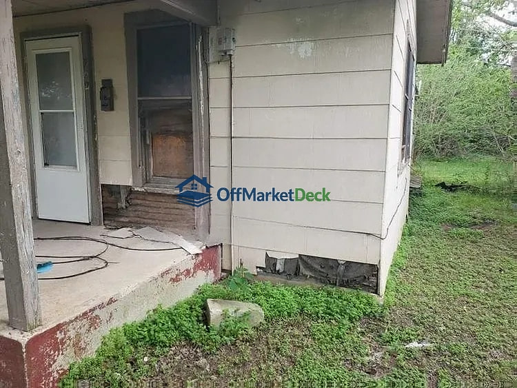 Off-market house in Cameron, Texas — 3 beds, 1 bath, $40,000 — photo 2 of 8