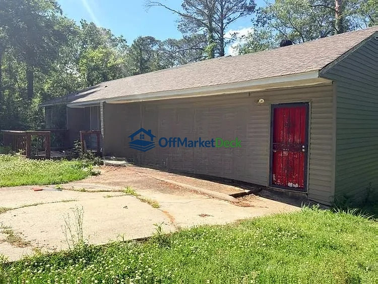 Off-market house in Jackson, Mississippi — 3 beds, 2.5 baths, $38,100 — photo 4 of 8