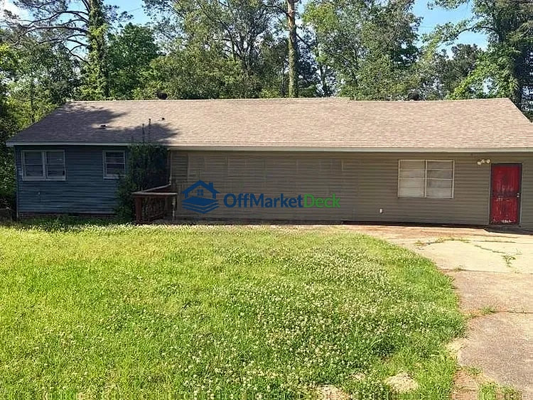 Off-market house in Jackson, Mississippi — 3 beds, 2.5 baths, $38,100 — photo 2 of 8