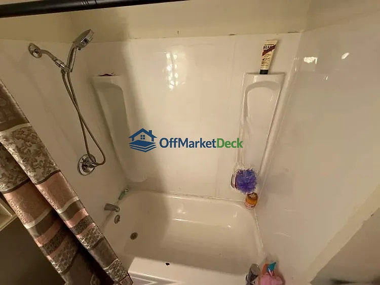 Off-market house in Indianapolis, Indiana — 3 beds, 1 bath, $120,000 — photo 4 of 8