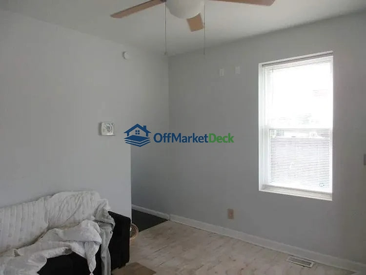 Off-market house in St. Louis, Missouri — 2 beds, 1.5 baths, $155,000 — photo 7 of 8
