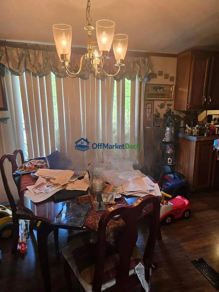 Off-market house in Columbia, Tennessee — 4 beds, 2 baths, $193,282 — photo 8 of 8