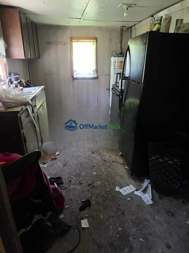 Off-market house in Gadsden, Alabama — 3 beds, 1 bath, $17,000 — photo 6 of 8