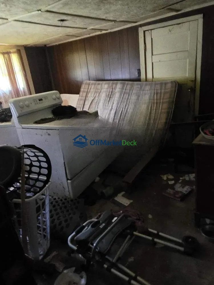 Off-market house in Gadsden, Alabama — 3 beds, 1 bath, $17,000 — photo 8 of 8