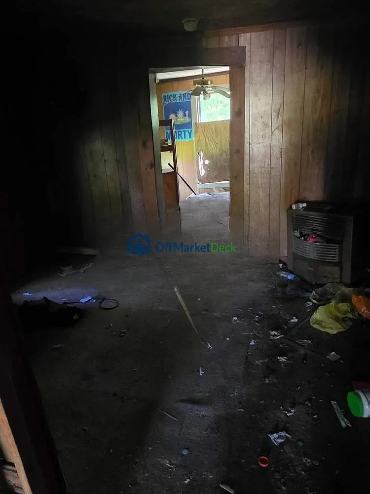 Off-market house in Gadsden, Alabama — 3 beds, 1 bath, $17,000 — photo 5 of 8