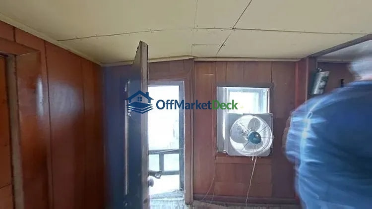 Off-market house in Marion, Indiana — 2 beds, 1 bath, $21,200 — photo 4 of 8