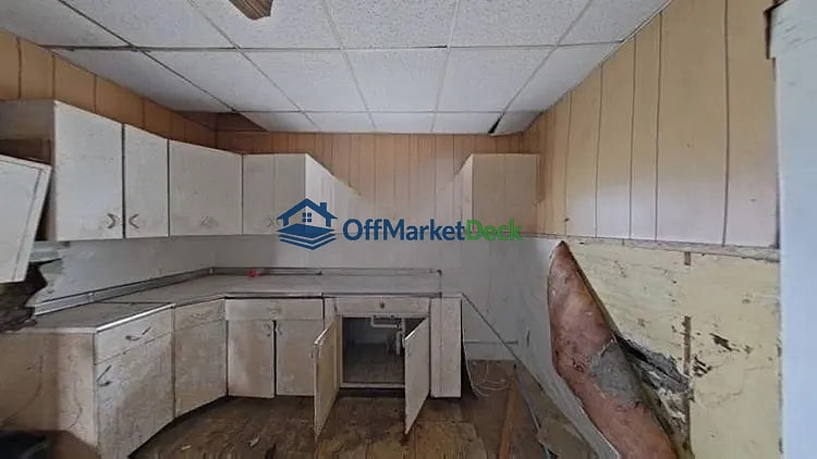 Off-market house in Marion, Indiana — 2 beds, 1 bath, $21,200 — photo 2 of 8