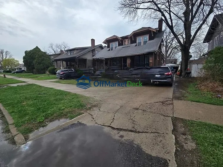 Off-market house in Highland Park, Michigan — 3 beds, 1.5 baths, $57,000 — photo 6 of 8