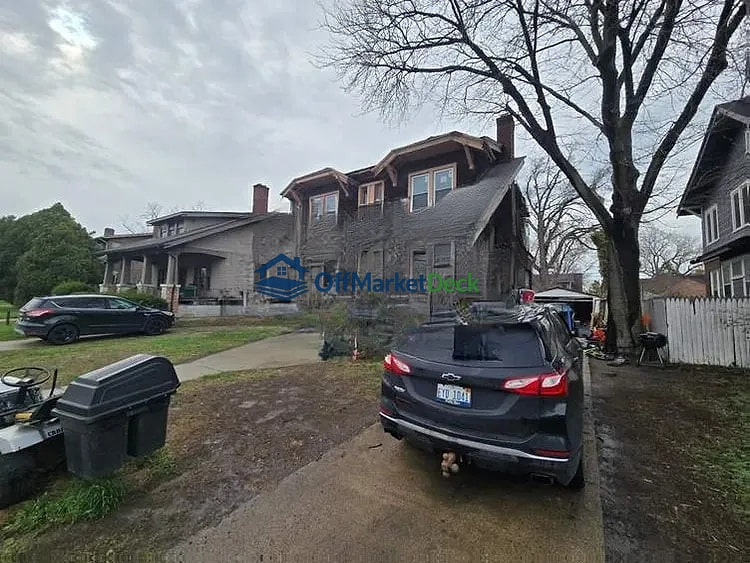 Off-market house in Highland Park, Michigan — 3 beds, 1.5 baths, $57,000 — photo 7 of 8