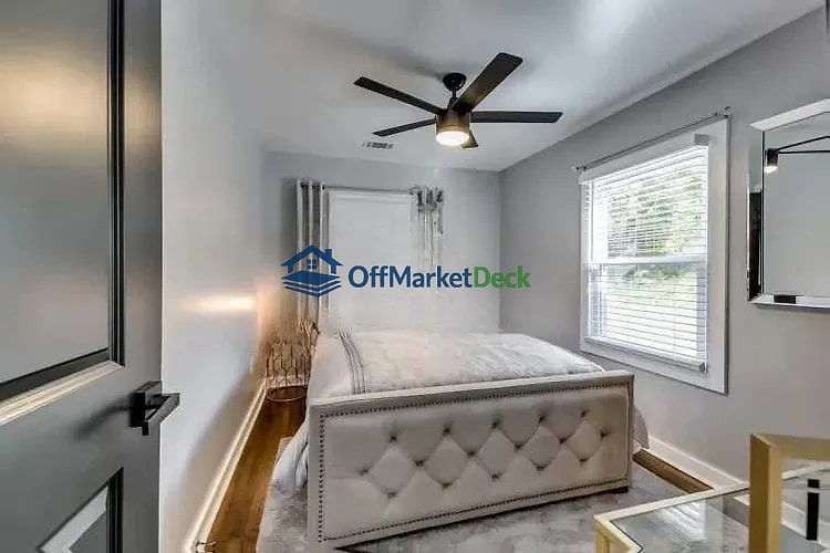 Off-market house in Atlanta, Georgia — 3 beds, 2 baths, $390,000 — photo 2 of 8
