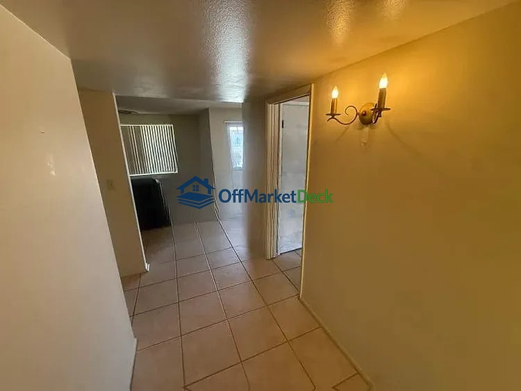 Off-market house in Peoria, Arizona — 3 beds, 2 baths, $199,900 — photo 3 of 8