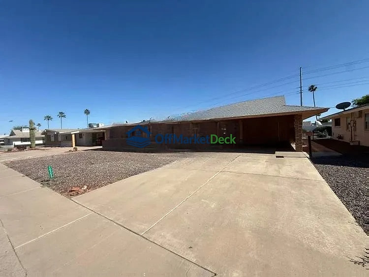Off-market house in Peoria, Arizona — 3 beds, 2 baths, $199,900 — photo 2 of 8