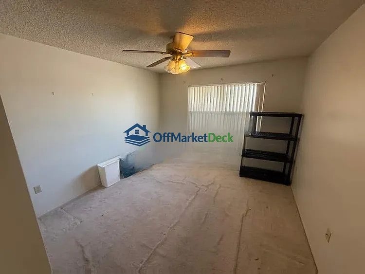 Off-market house in Peoria, Arizona — 3 beds, 2 baths, $199,900 — photo 8 of 8