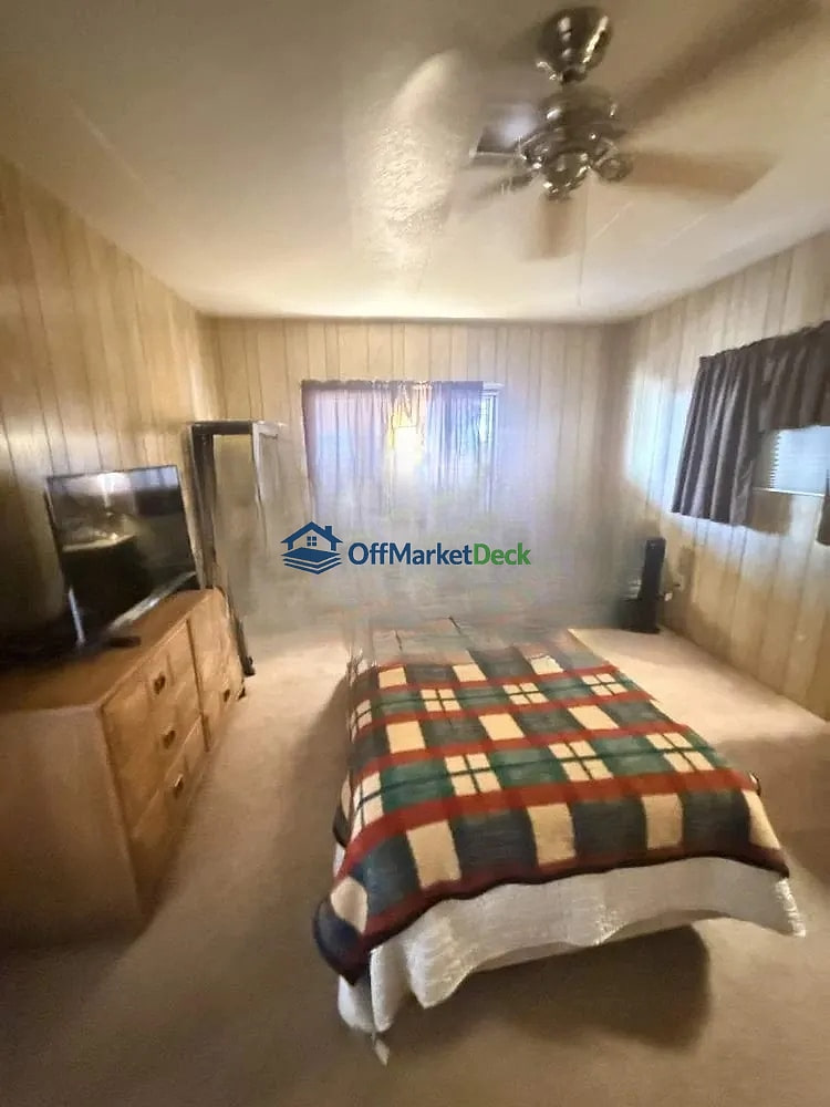Off-market house in Tempe, Arizona — 3 beds, 2 baths, $31,000 — photo 6 of 8