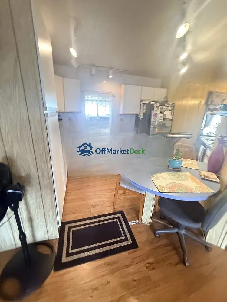 Off-market house in Tempe, Arizona — 3 beds, 2 baths, $31,000 — photo 5 of 8