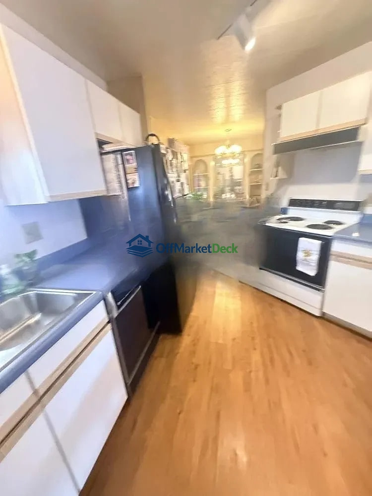 Off-market house in Tempe, Arizona — 3 beds, 2 baths, $31,000 — photo 4 of 8