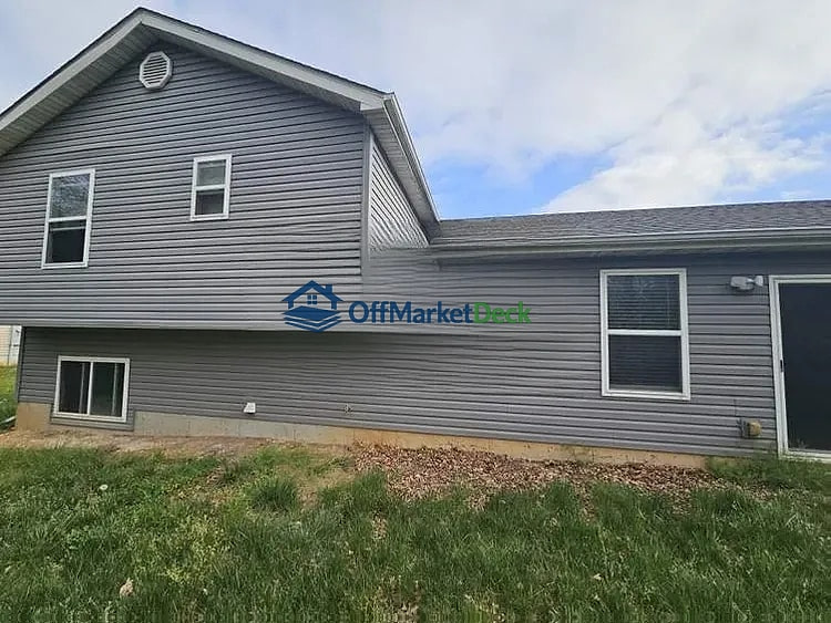 Off-market house in Foristell, Missouri — 3 beds, 2 baths, $229,900 — photo 2 of 8