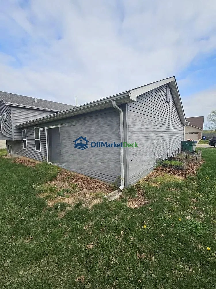 Off-market house in Foristell, Missouri — 3 beds, 2 baths, $229,900 — photo 6 of 8