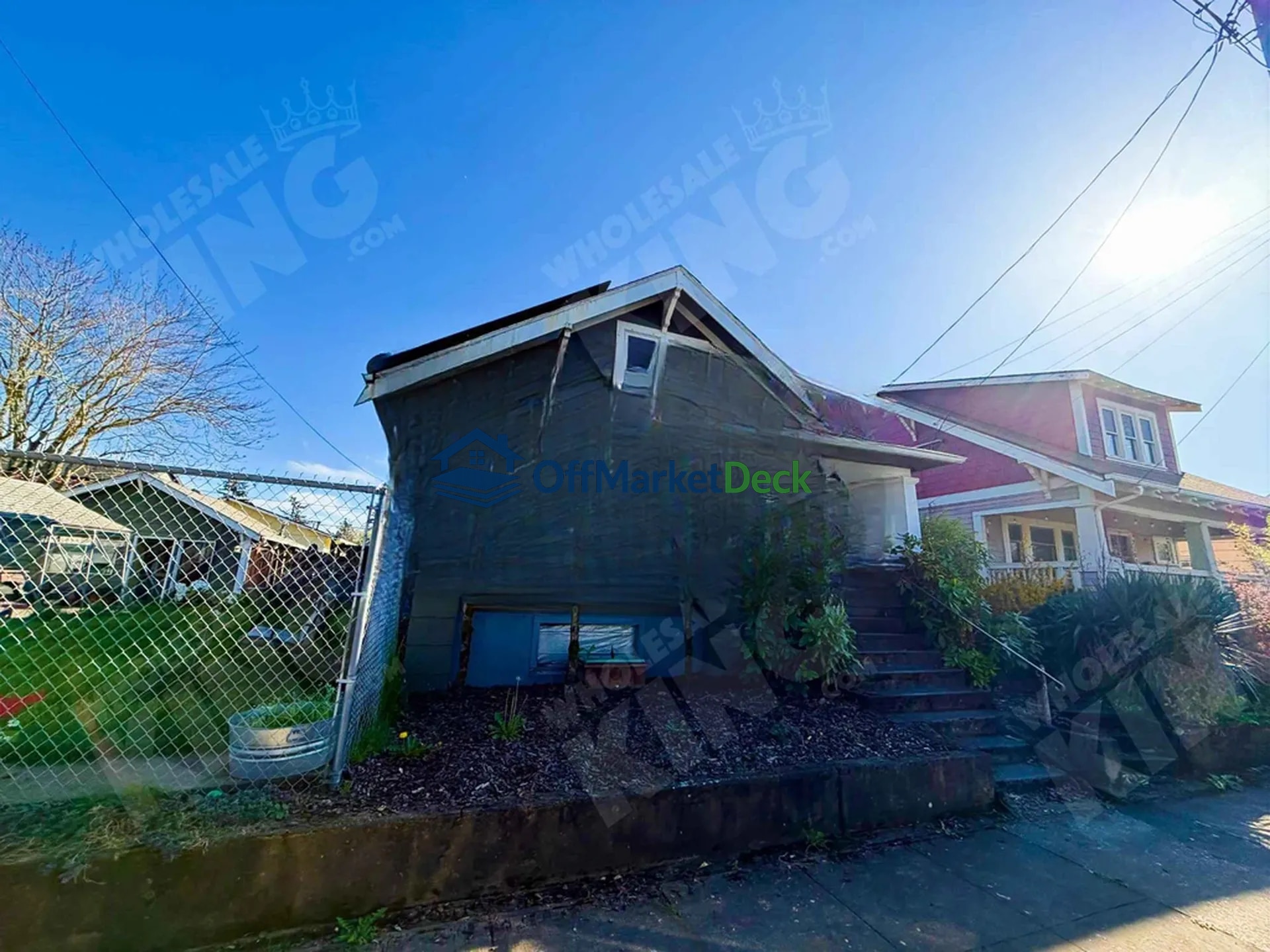 Off-market house in Portland, Oregon — 2 beds, 2.5 baths, $499,000 — photo 2 of 8