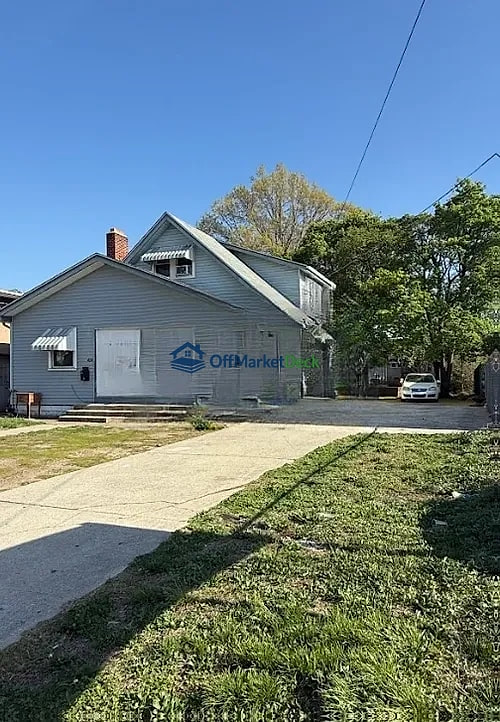 Off-market duplex in Paulsboro, New Jersey — 5 beds, 2 baths, $190,000