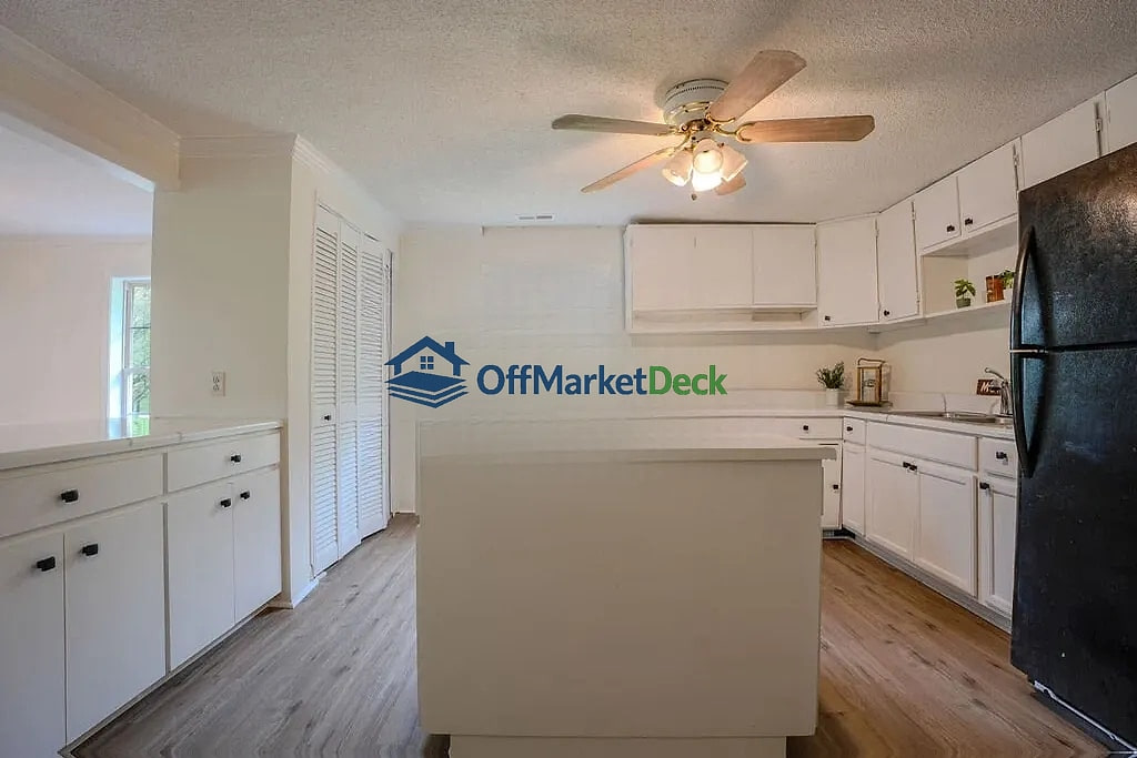 Off-market house in Spartanburg, South Carolina — 3 beds, 2 baths, $208,000 — photo 5 of 8
