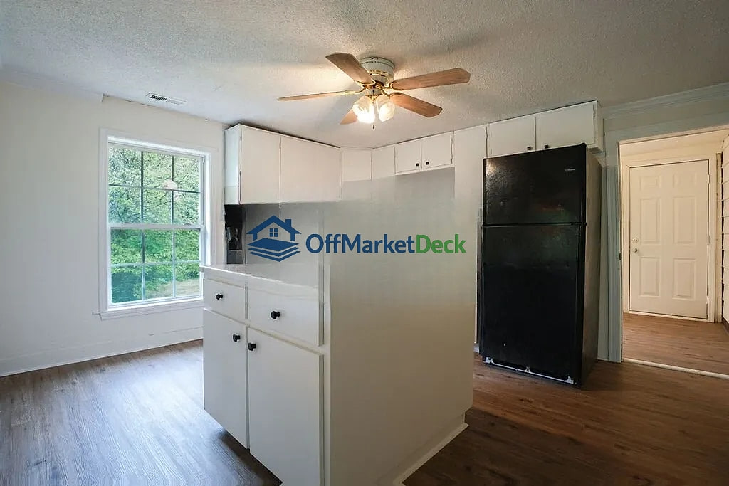 Off-market house in Spartanburg, South Carolina — 3 beds, 2 baths, $208,000 — photo 4 of 8
